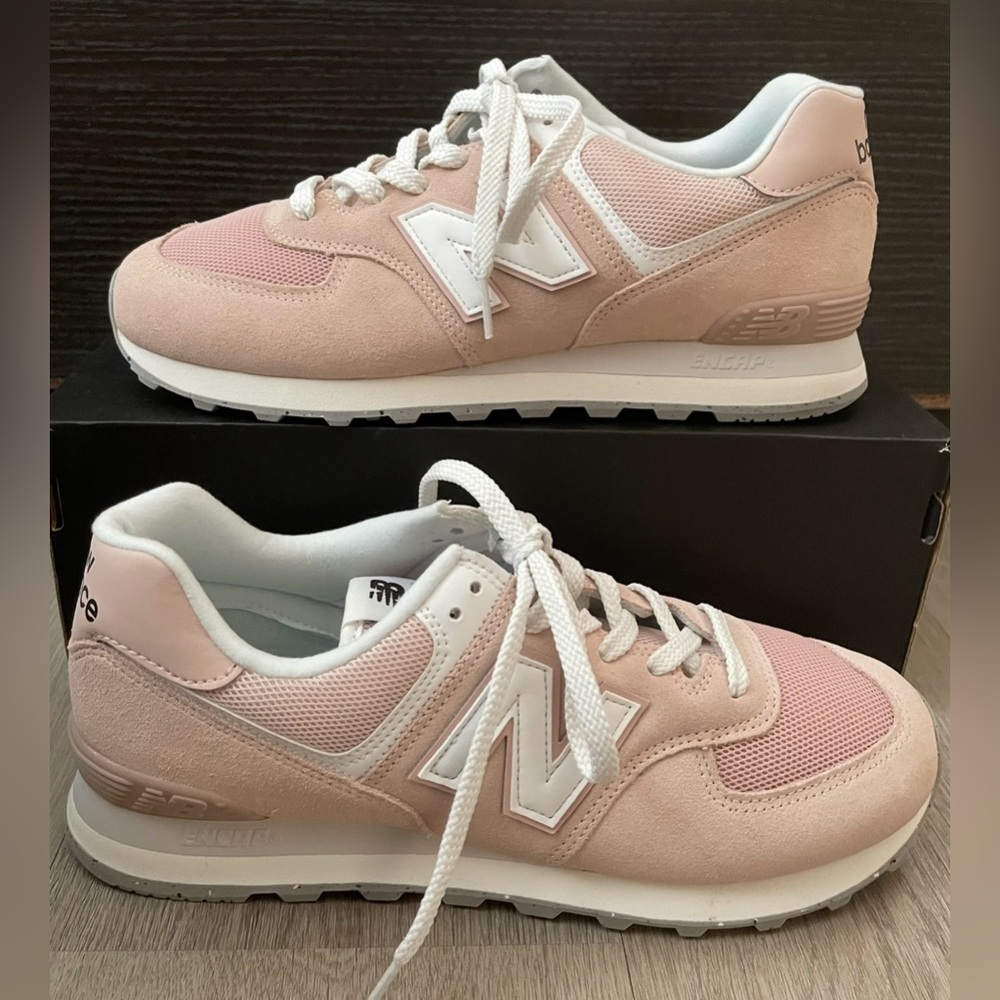 New Balance 574 - Men’s 10 / Women’s 11.5